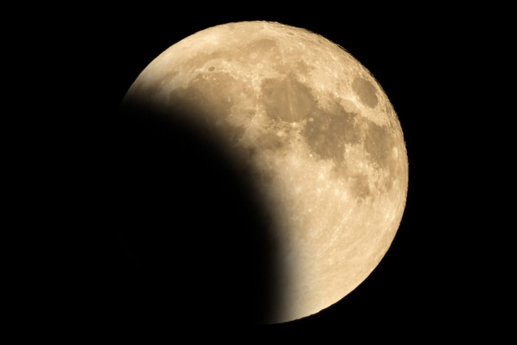 This image has an empty alt attribute; its file name is bigstock-Lunar-Eclipse-Full-Moon-Luna-276196555-1024x683.jpg